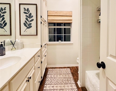 2910 Edgewater Dr - Photo Thumbnail 24