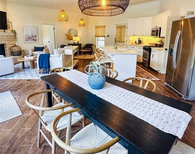 2910 Edgewater Dr - Photo Thumbnail 9