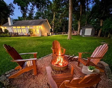 2910 Edgewater Dr - Photo Thumbnail 3