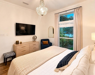 2910 Edgewater Dr - Photo Thumbnail 15