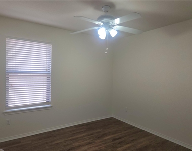 160 Rummel Dr - Photo Thumbnail 10