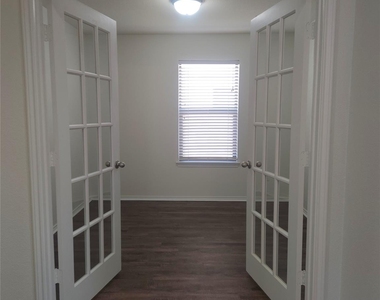 160 Rummel Dr - Photo Thumbnail 7