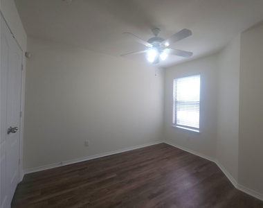 160 Rummel Dr - Photo Thumbnail 8