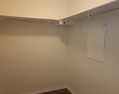 160 Rummel Dr - Photo Thumbnail 6