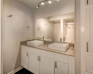 2900 Cole St - Photo Thumbnail 19
