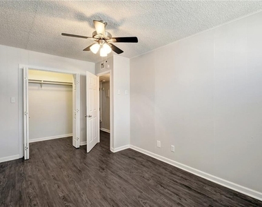 2900 Cole St - Photo Thumbnail 16