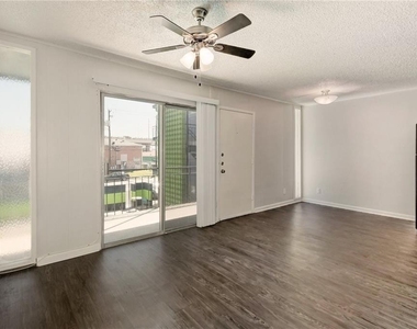 2900 Cole St - Photo Thumbnail 4