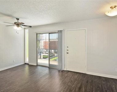 2900 Cole St - Photo Thumbnail 7