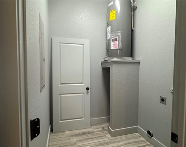 290 Hugo Rd - Photo Thumbnail 9
