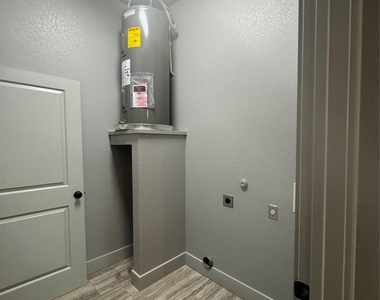 290 Hugo Rd - Photo Thumbnail 21