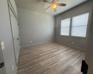 290 Hugo Rd - Photo Thumbnail 15