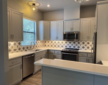 290 Hugo Rd - Photo Thumbnail 8