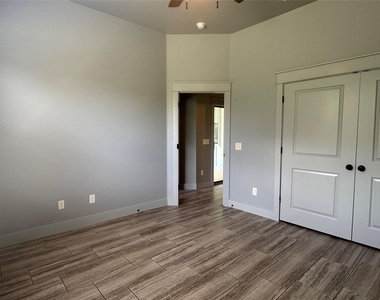 290 Hugo Rd - Photo Thumbnail 12