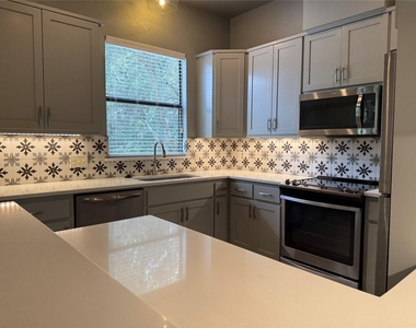 290 Hugo Rd - Photo Thumbnail 7
