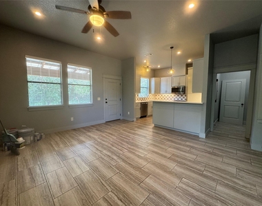 290 Hugo Rd - Photo Thumbnail 4