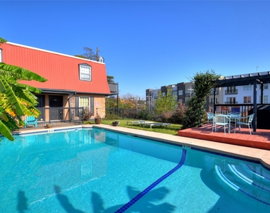 900 S Lamar Blvd - Photo Thumbnail 11
