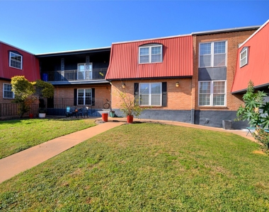 900 S Lamar Blvd - Photo Thumbnail 2