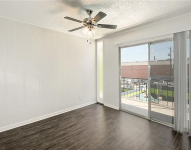 2900 Cole St - Photo Thumbnail 8