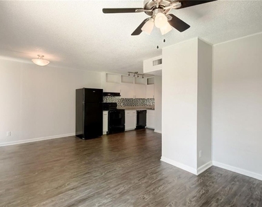 2900 Cole St - Photo Thumbnail 6