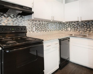 2900 Cole St - Photo Thumbnail 14