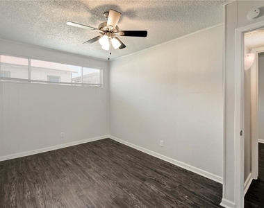 2900 Cole St - Photo Thumbnail 18