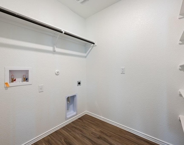 3210 Dusted Daisy St - Photo Thumbnail 11