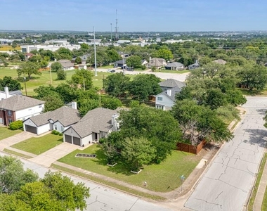 1409 Lantern Light Dr - Photo Thumbnail 24