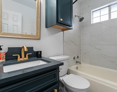 1409 Lantern Light Dr - Photo Thumbnail 13