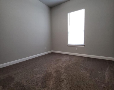 3750 E Palm Valley Blvd - Photo Thumbnail 11