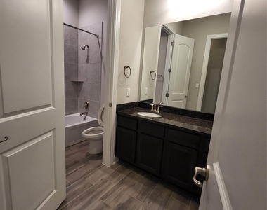 3750 E Palm Valley Blvd - Photo Thumbnail 13