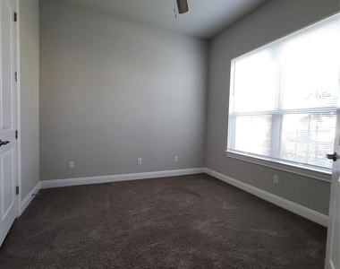 3750 E Palm Valley Blvd - Photo Thumbnail 16