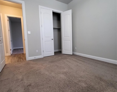 3750 E Palm Valley Blvd - Photo Thumbnail 10