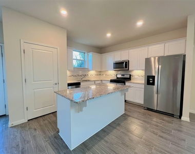 5901 Charles Merle Dr - Photo Thumbnail 3