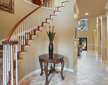 215 Tellus St - Photo Thumbnail 3