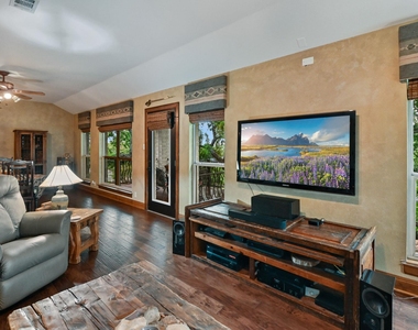 215 Tellus St - Photo Thumbnail 14