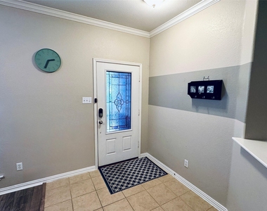 2512 Ericanna Ln - Photo Thumbnail 3