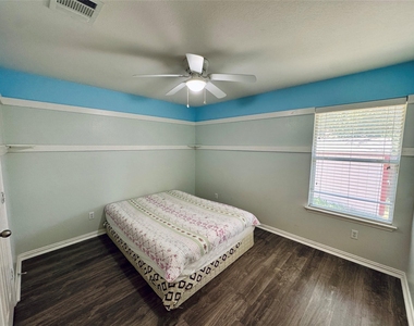 2512 Ericanna Ln - Photo Thumbnail 14