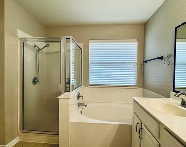2512 Ericanna Ln - Photo Thumbnail 16