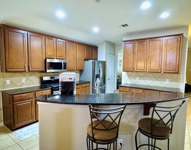 2512 Ericanna Ln - Photo Thumbnail 8