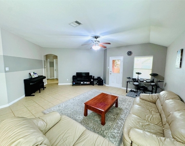 2512 Ericanna Ln - Photo Thumbnail 10