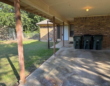 417 Live Oak St - Photo Thumbnail 17