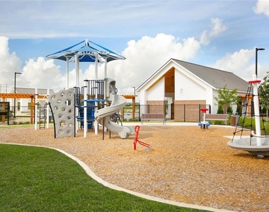 195 Hortus Dr - Photo Thumbnail 31