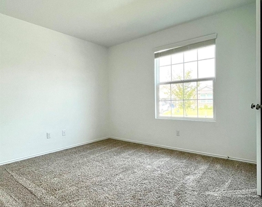 112 Wolseley Dr - Photo Thumbnail 17