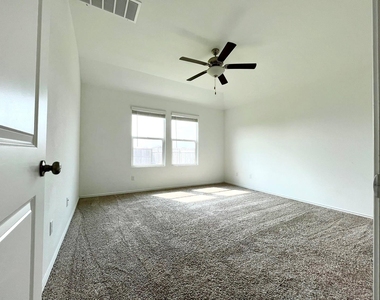 112 Wolseley Dr - Photo Thumbnail 13