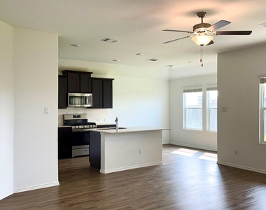 112 Wolseley Dr - Photo Thumbnail 5
