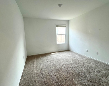 112 Wolseley Dr - Photo Thumbnail 19