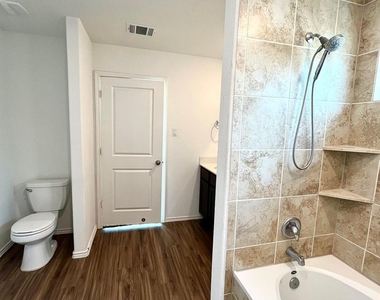 112 Wolseley Dr - Photo Thumbnail 16