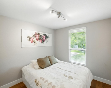 6501 Hickman Ave - Photo Thumbnail 13