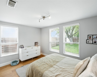6501 Hickman Ave - Photo Thumbnail 11