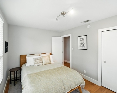 6501 Hickman Ave - Photo Thumbnail 12